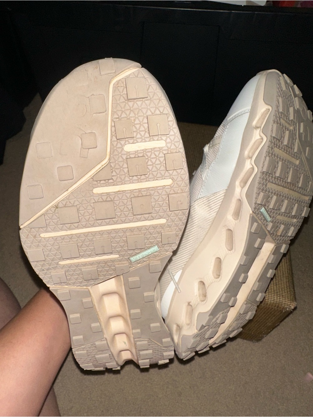 On Running women's sneakers in light beige and blush - Picture 7 of 14